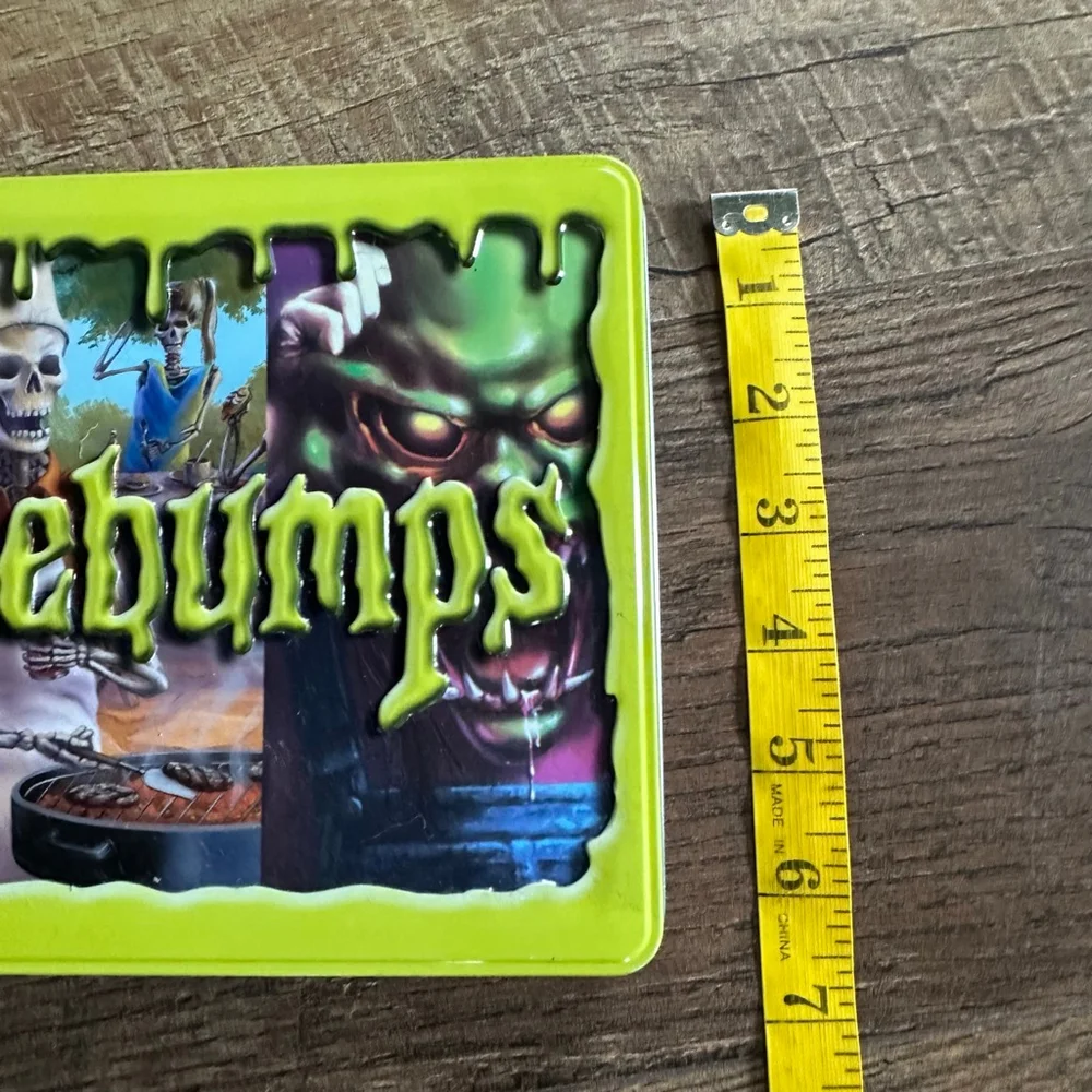 Collectors Scholastic Goosebumps Book Set with metal tin
